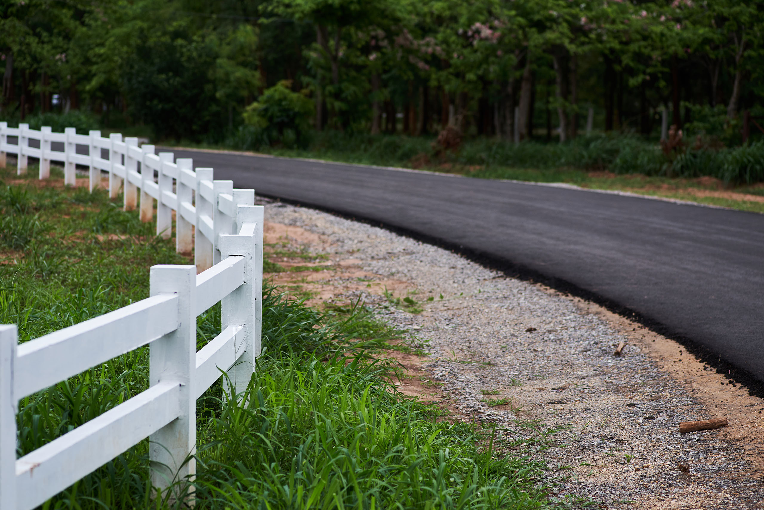 The Advantages of Vinyl Fencing for Residential Properties in BC - Featured Image